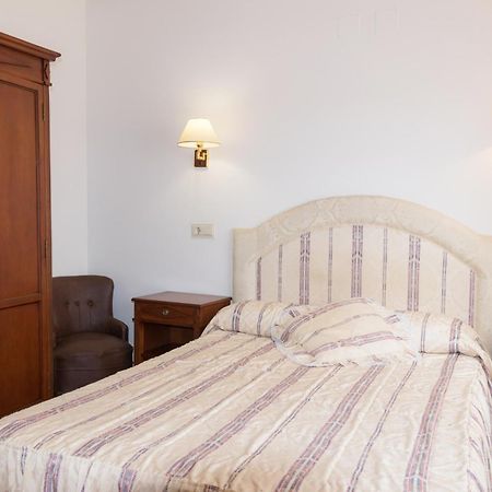 Hotel Avenida III Вильядангос-дель-Парамо Номер фото